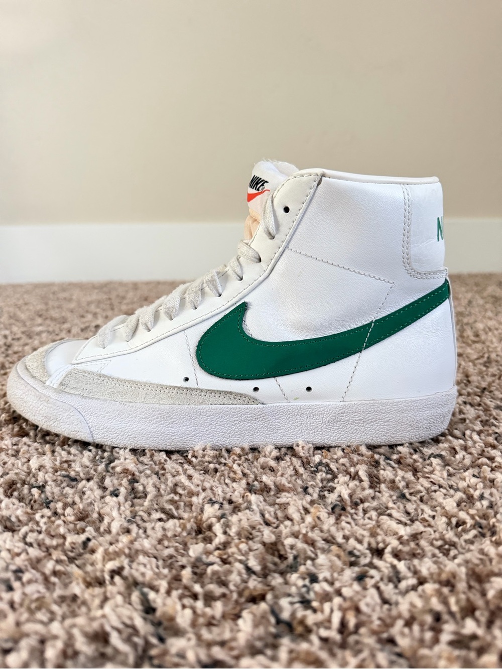 Nike Women’s Blazer Mid ‘77 Vintage White Malachite Shoes, size 9 Bold Green